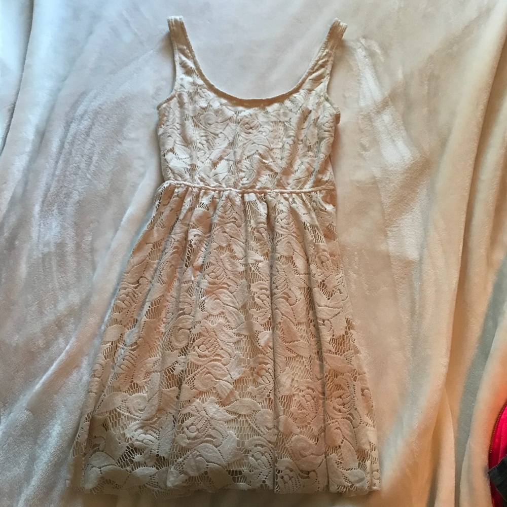 Zara TRF Cream lace dress, very flattering!
